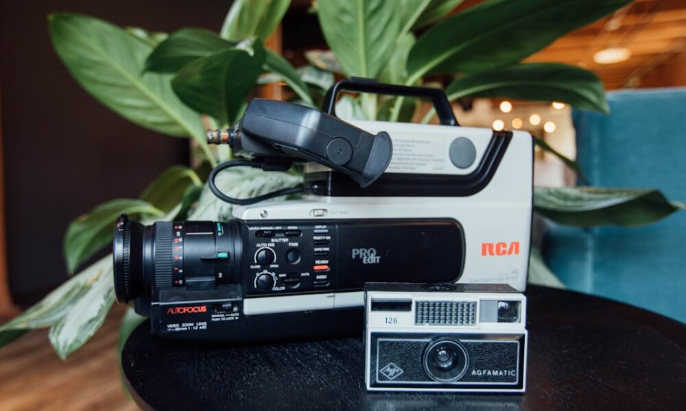 Dlaczego VHS i stare kamery znowu są modne