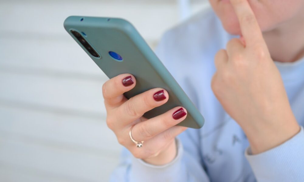 Dlaczego ludzie wyłączają powiadomienia i wracają do prostszych telefonów