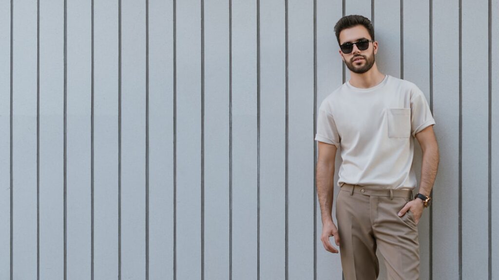 Dlaczego niektórzy wyglądają stylowo nawet w zwykłym T-shircie