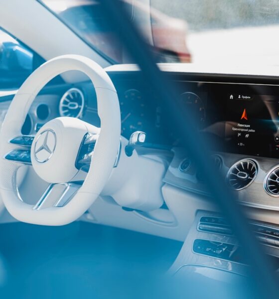 Jak zmieniały się wnętrza Mercedesów od lat 90.
