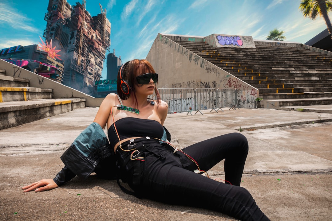 Moda inspirowana filmami sci-fi i cyberpunkiem